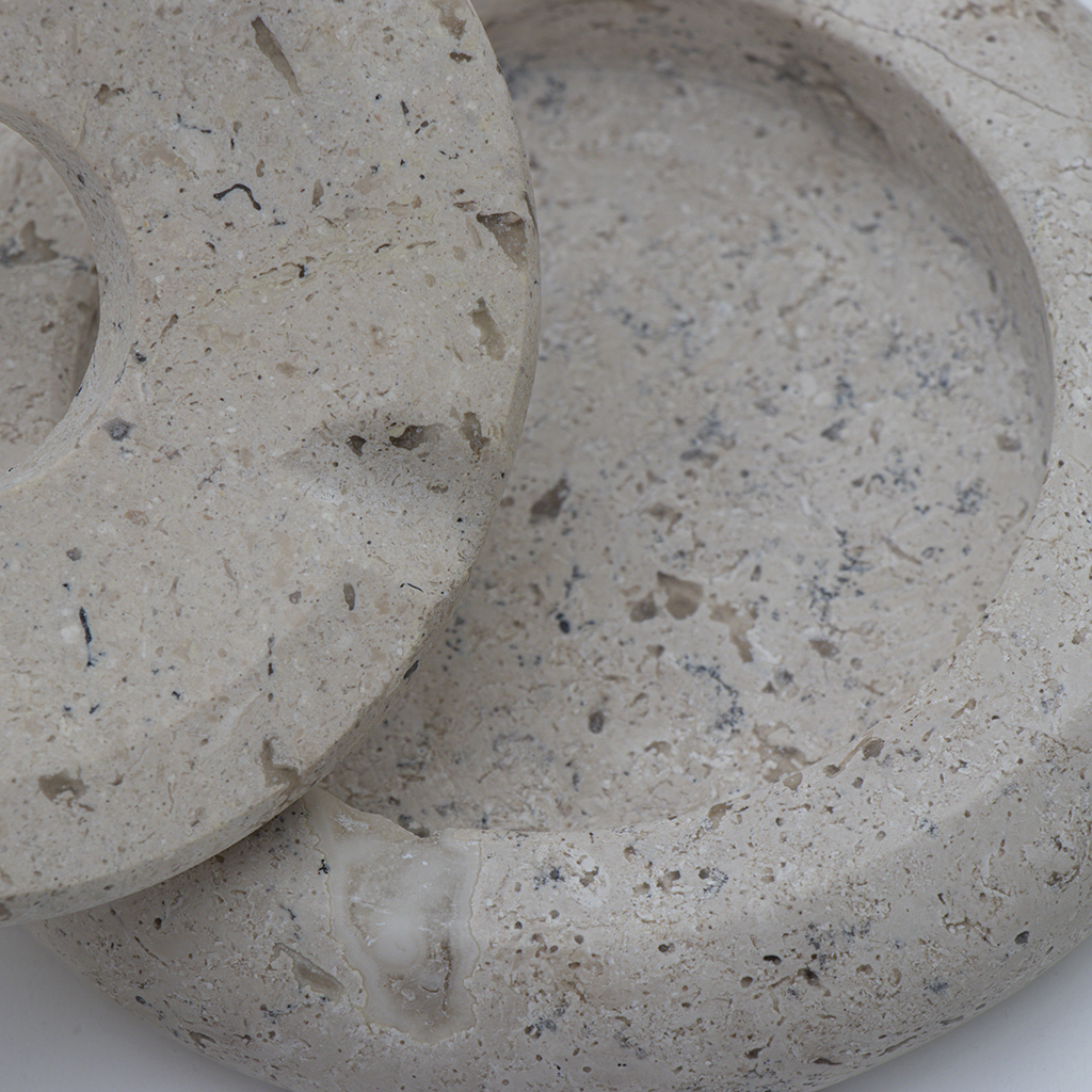 Cenicero less is more